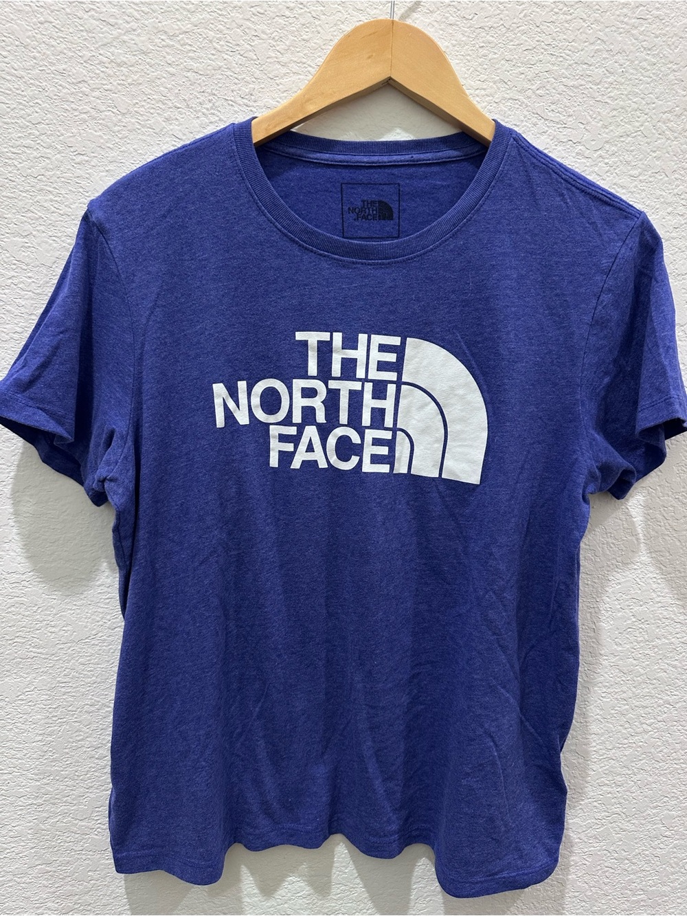 The North Face Women's Purple Logo Graphic‎ T-Shirt Size M